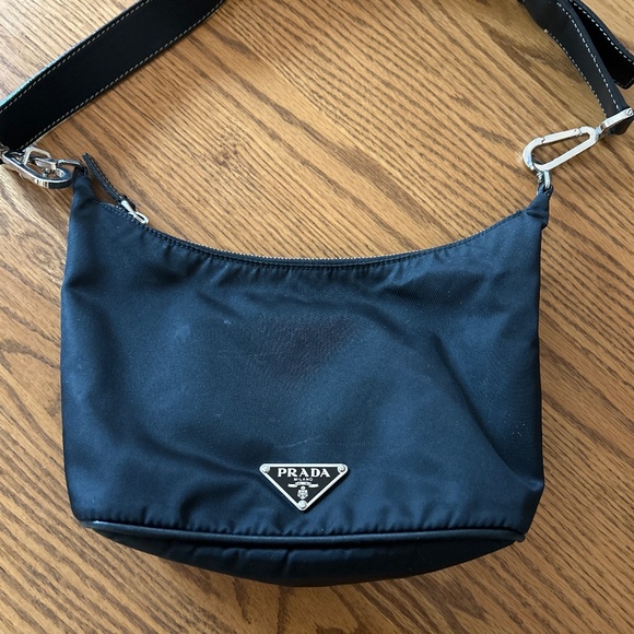 Prada bag - Picture 1 of 3